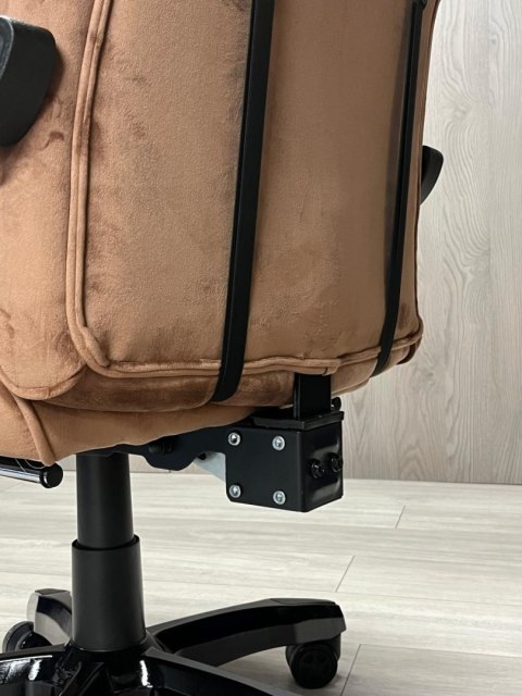 Prototype Fotel obrotowy do biurka TITAN BROWN ALCANTARA PRO