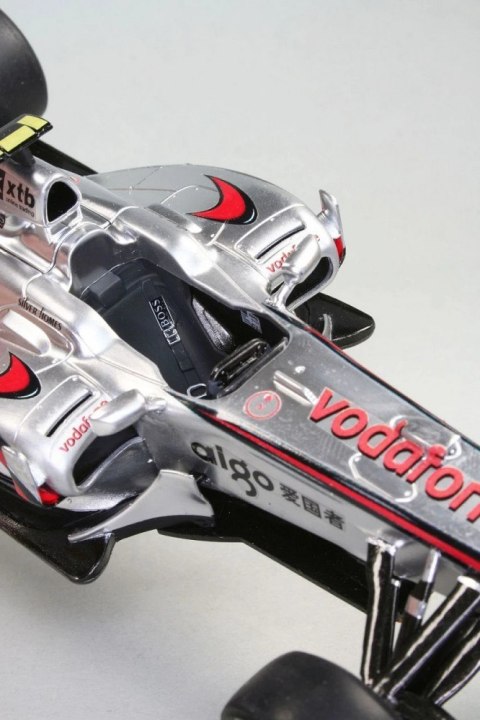 Model plastikowy mclaren mercedes mp4-25 l. hamilton