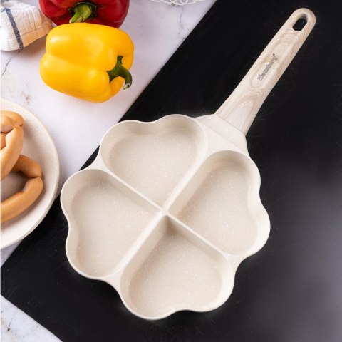 Patelnia z powłoką nieprzywieralną, 4 sekcje w kształcie serca, beżowa z drewnianą rączką, 35,5x19,2x2,8cm, klausberg kb-7819 Klausberg