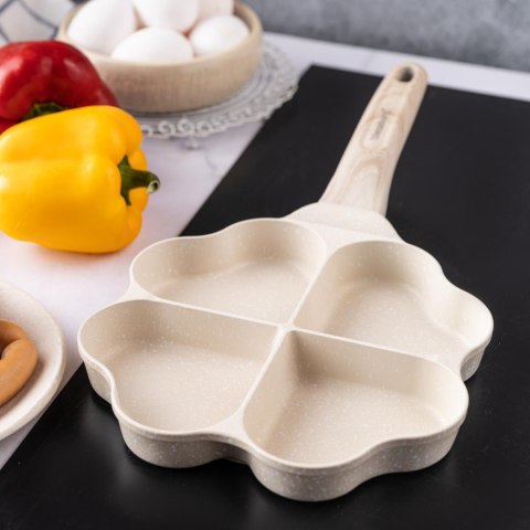 Patelnia z powłoką nieprzywieralną, 4 sekcje w kształcie serca, beżowa z drewnianą rączką, 35,5x19,2x2,8cm, klausberg kb-7819 Klausberg