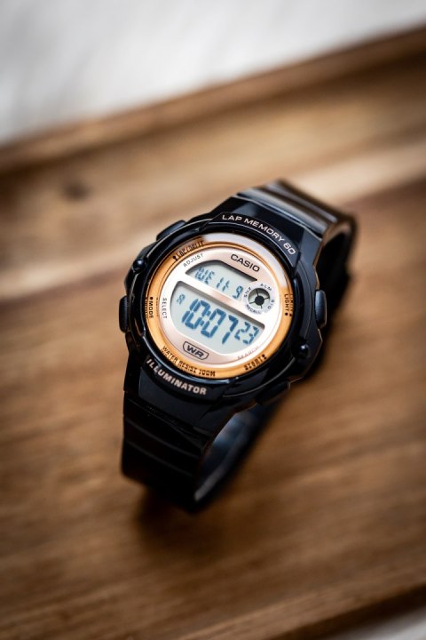 Casio ZEGAREK DAMSKI CASIO LWS-1200H-1AVDF + BOX