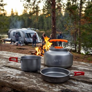 NC17118 CZAJNIK TURYSTYCZNY Z POKRYWKĄ  1,1 L NILS CAMP