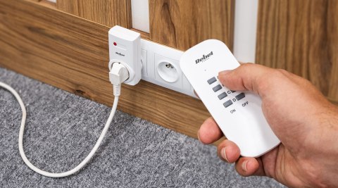 Gniazdo sieciowe Rebel sterowane pilotem Rebel
