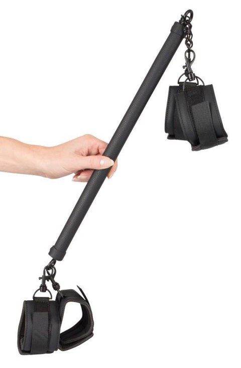 Rozpieracz z kajdankami Fetish Collection 40 cm